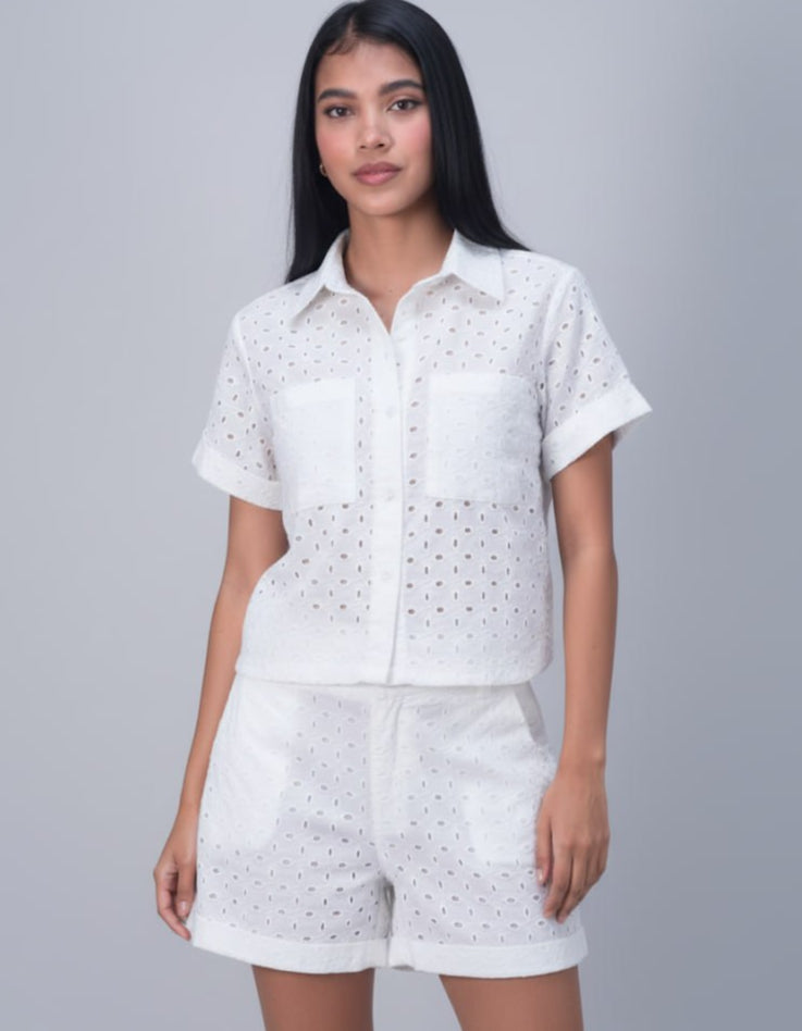 SET BLUSA Y SHORT OJALILLO