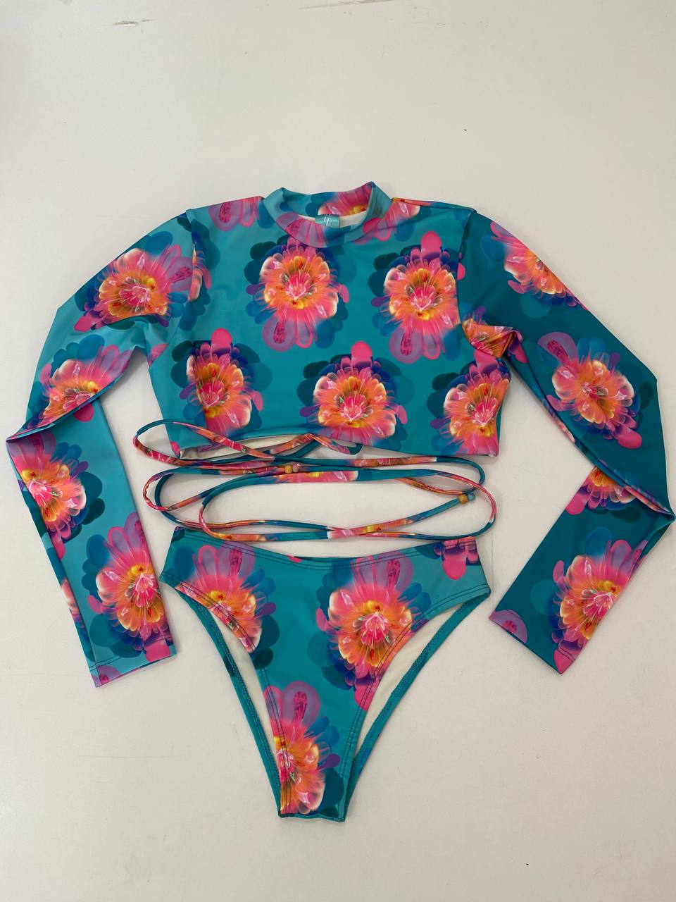 BIKINI MANGA LARGA TROPICAL CHIC