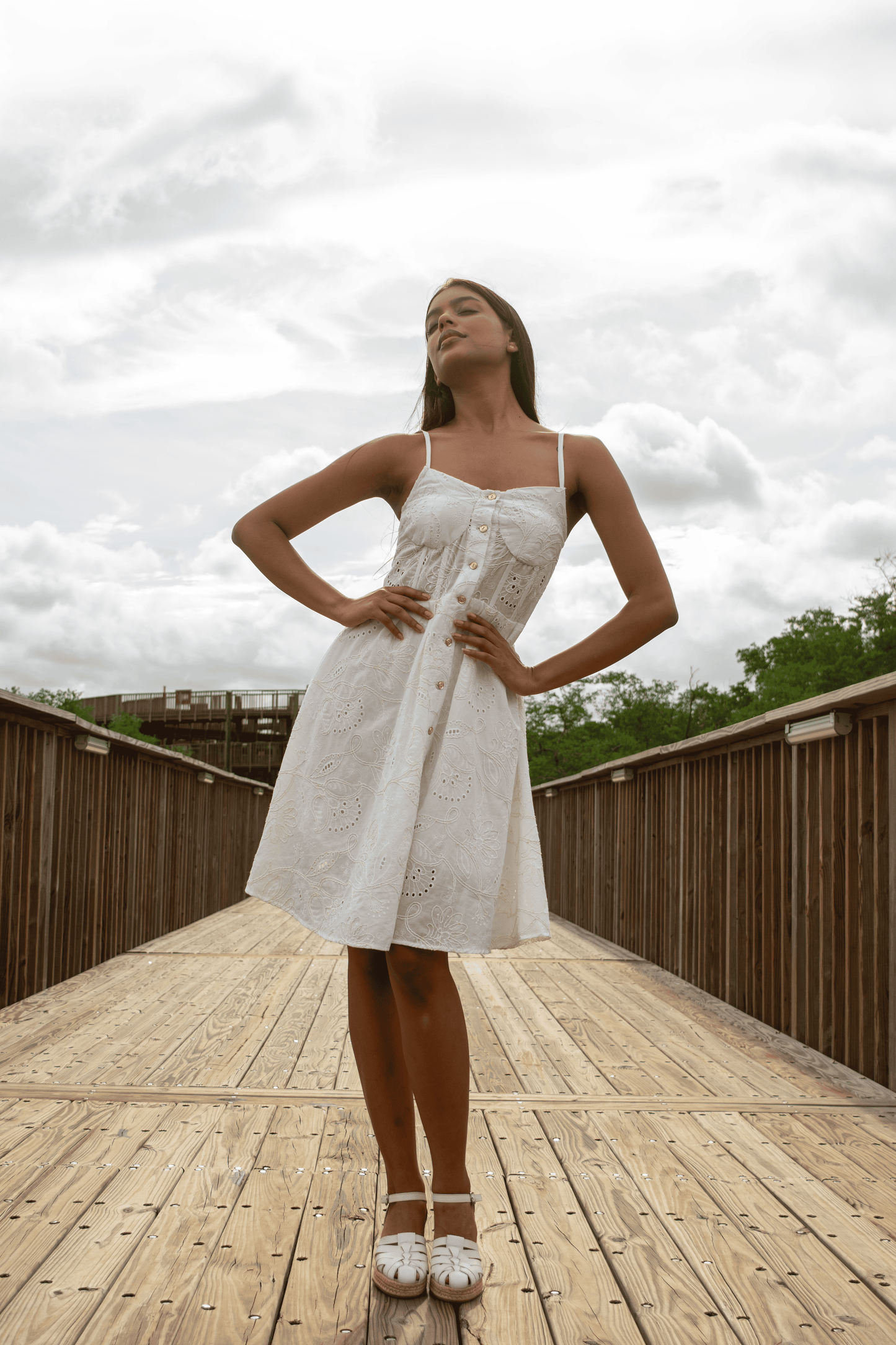 VESTIDO REINITA DORADA