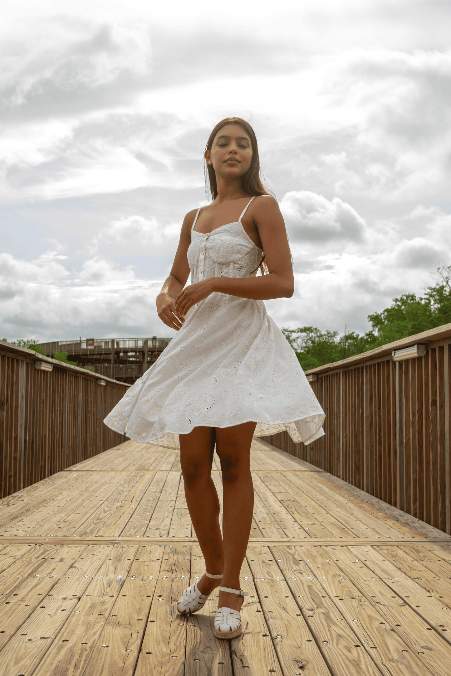 VESTIDO REINITA DORADA