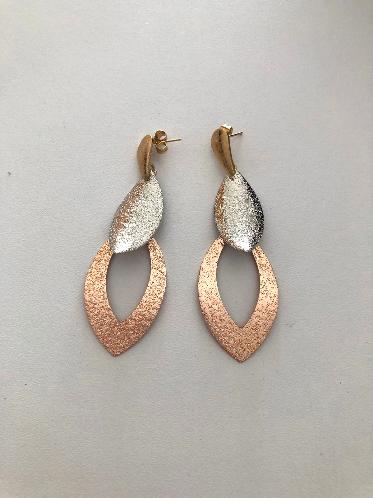 Aretes Dúo Hoja Dorada-Plata Rosa