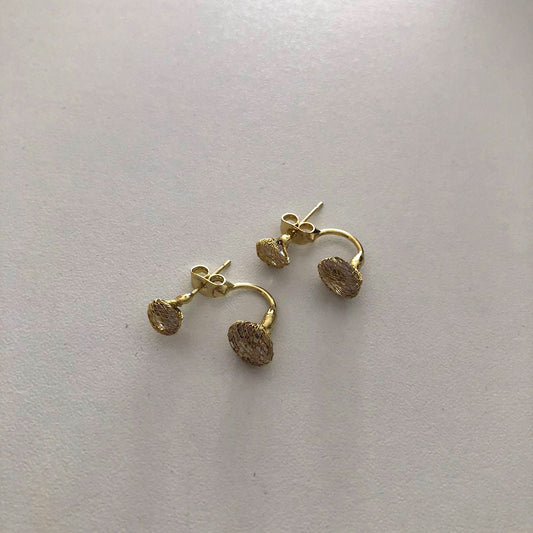 Set de Aretes Dorados con Detalles Marinos y Brillantes
