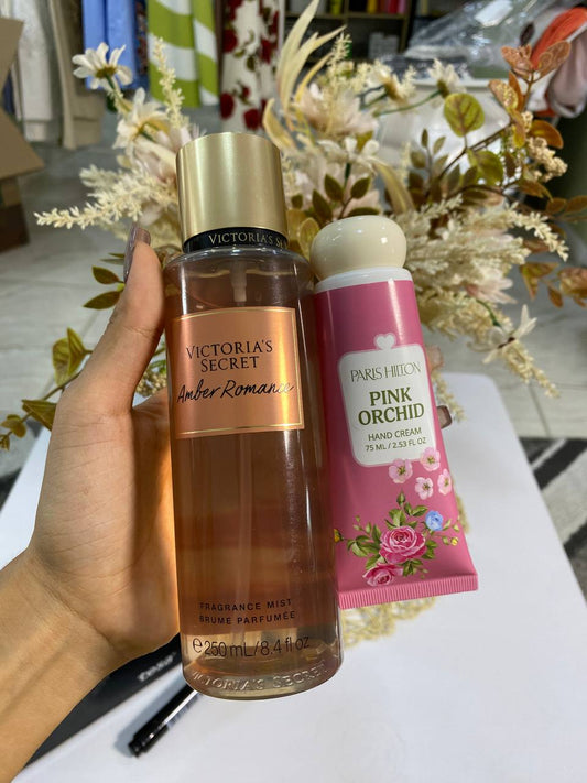 COMBO VICTORIA'S SECRET AMBER ROMANCE Y CREMA DE MANOS PARIS HILTON PINK ORCHID