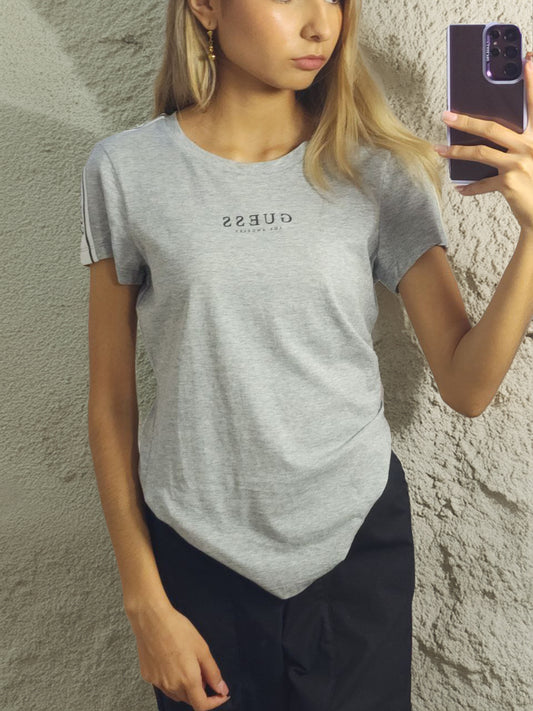 Camiseta Guess Los Angeles Clásica en Gris Jaspe