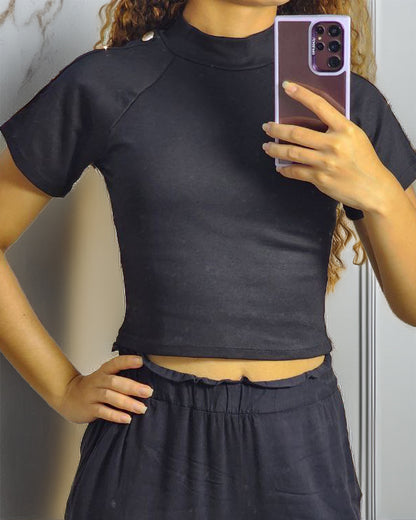 Blusa Crop con Botones Dorados