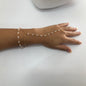 Pulsera Anillo con Cuentas Blancas y Cadena Dorada